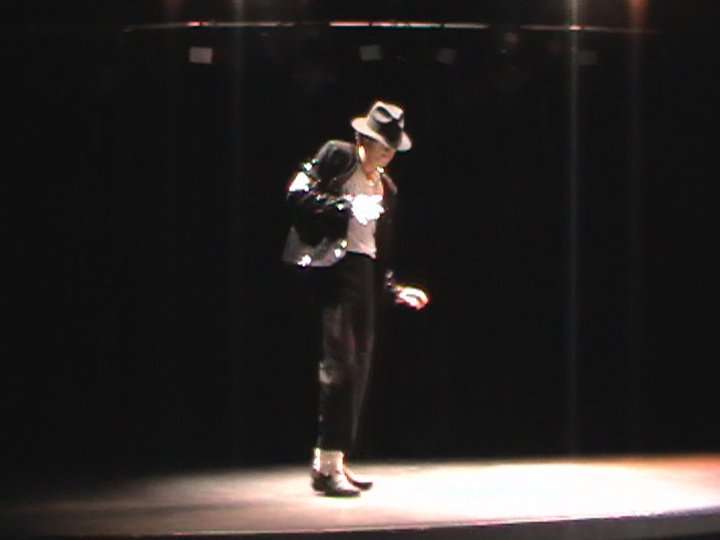 http://www.michaeljacksoncelebrityclothing.com/MJ-Pics/David-Jackson-Michael-Jackson-impersonator/david%20jackson%20mj.jpg